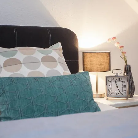 Bright And Modern Maisonette In With Balcony And Children's Play Area