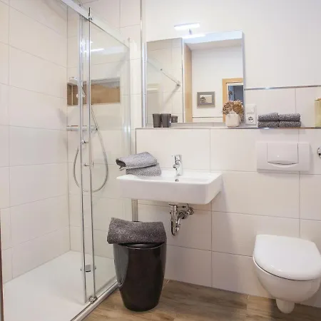 Bright And Modern Maisonette In With Balcony And Children's Play Area *